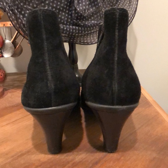 Kenneth Cole blacks suede ankle boots - Picture 2 of 4